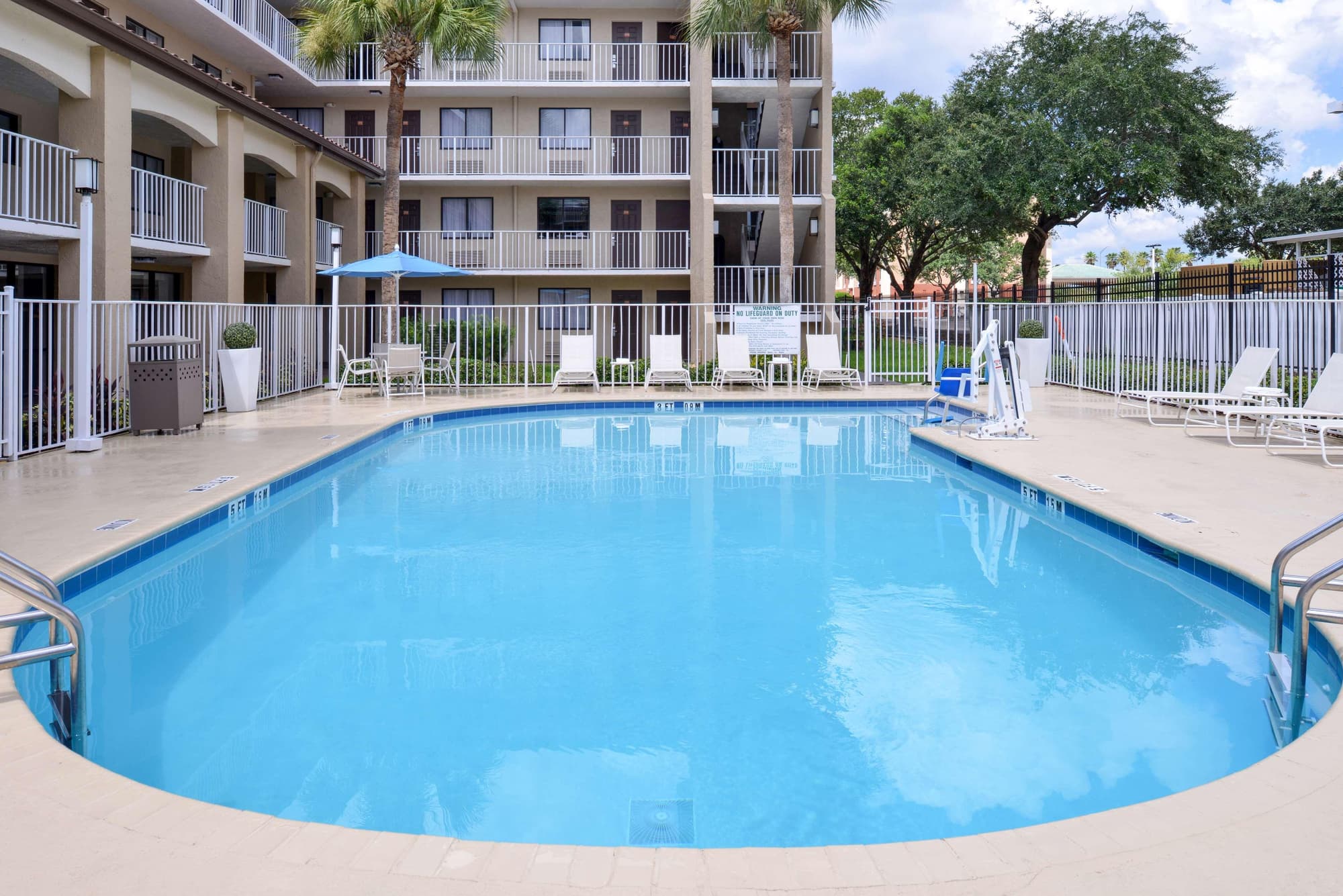 Mai Hana Hotel & Suites International Drive, Pool