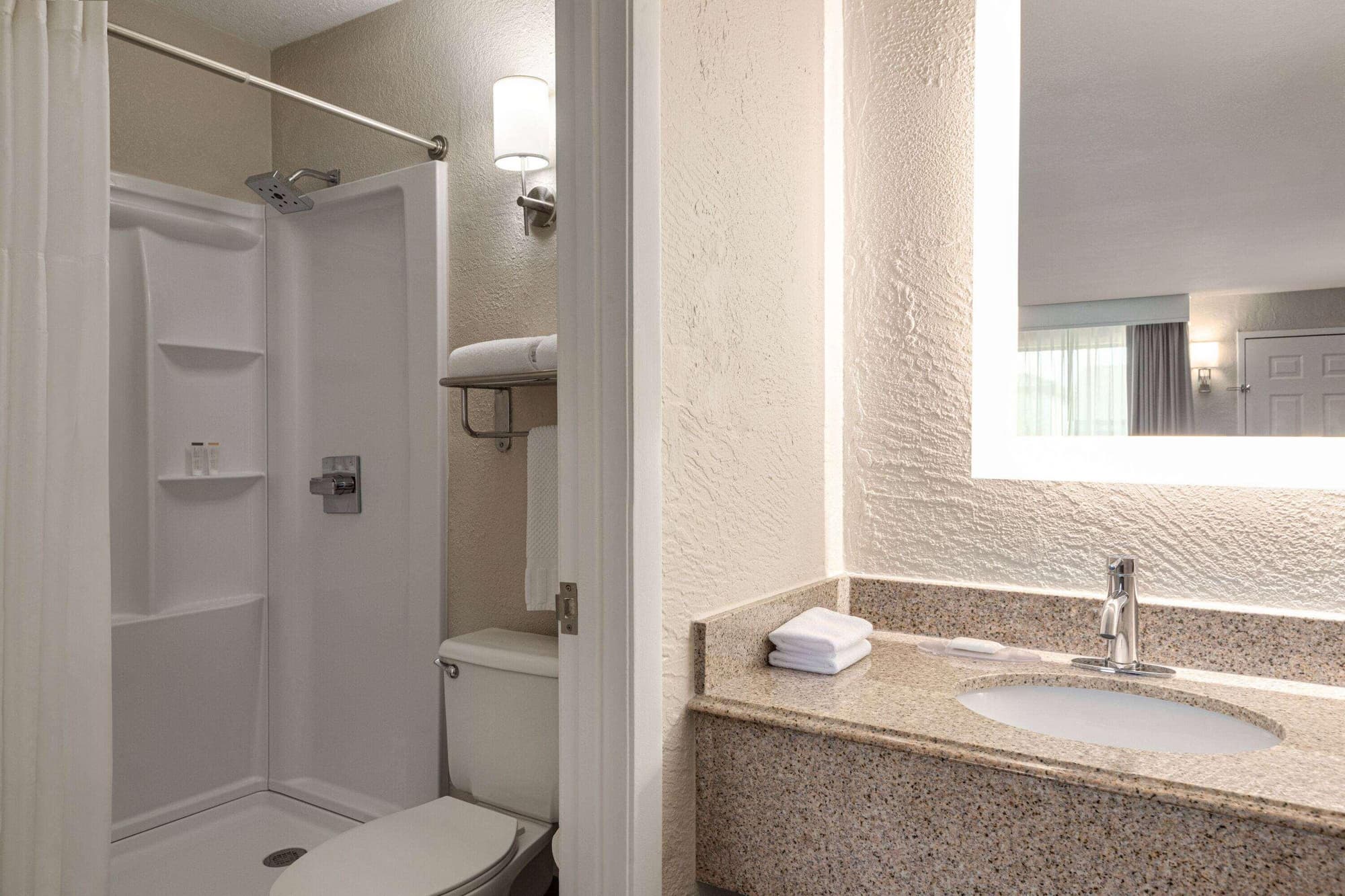 Mai Hana Hotel & Suites International Drive, Room