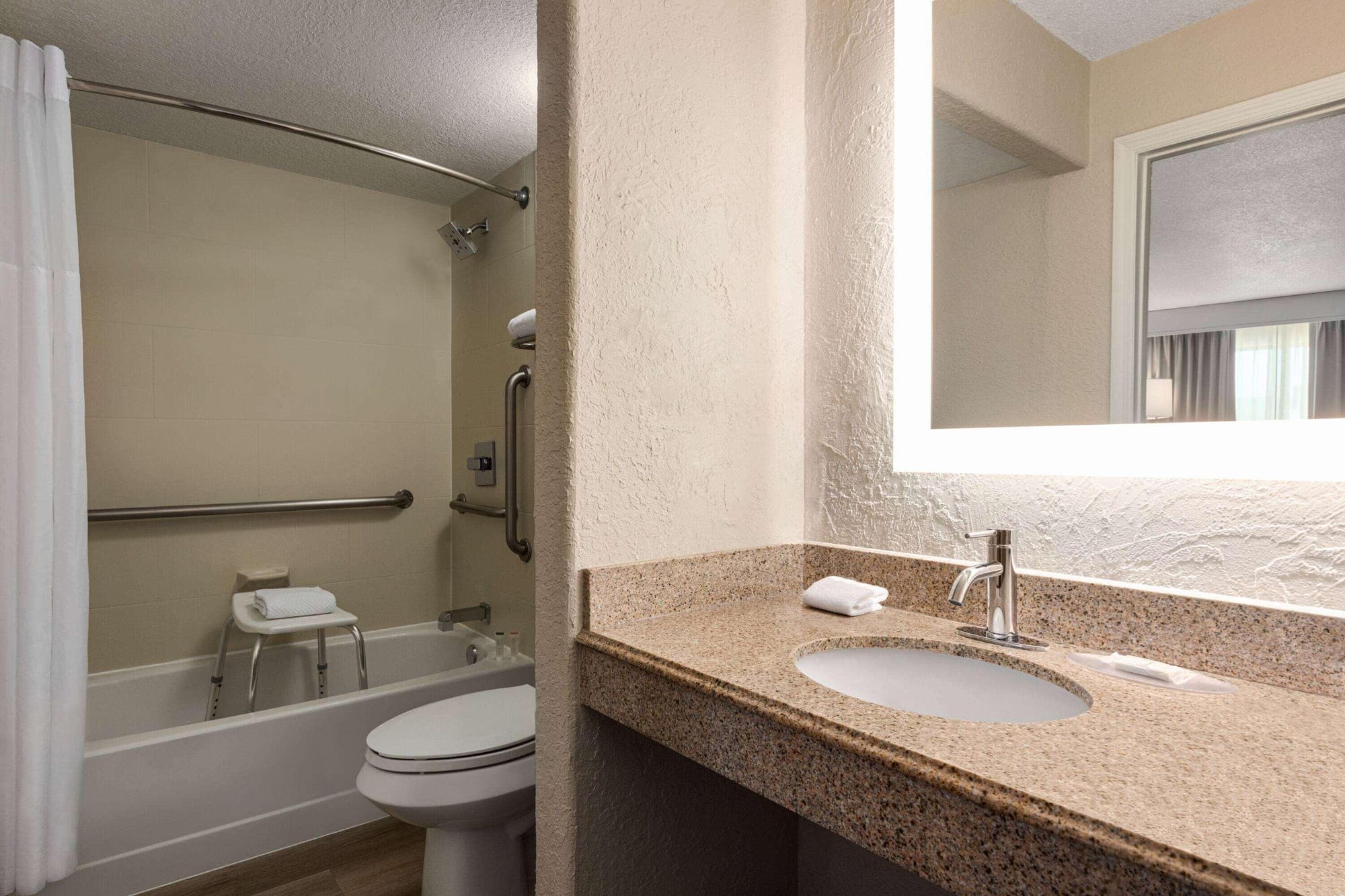 Mai Hana Hotel & Suites International Drive, Room