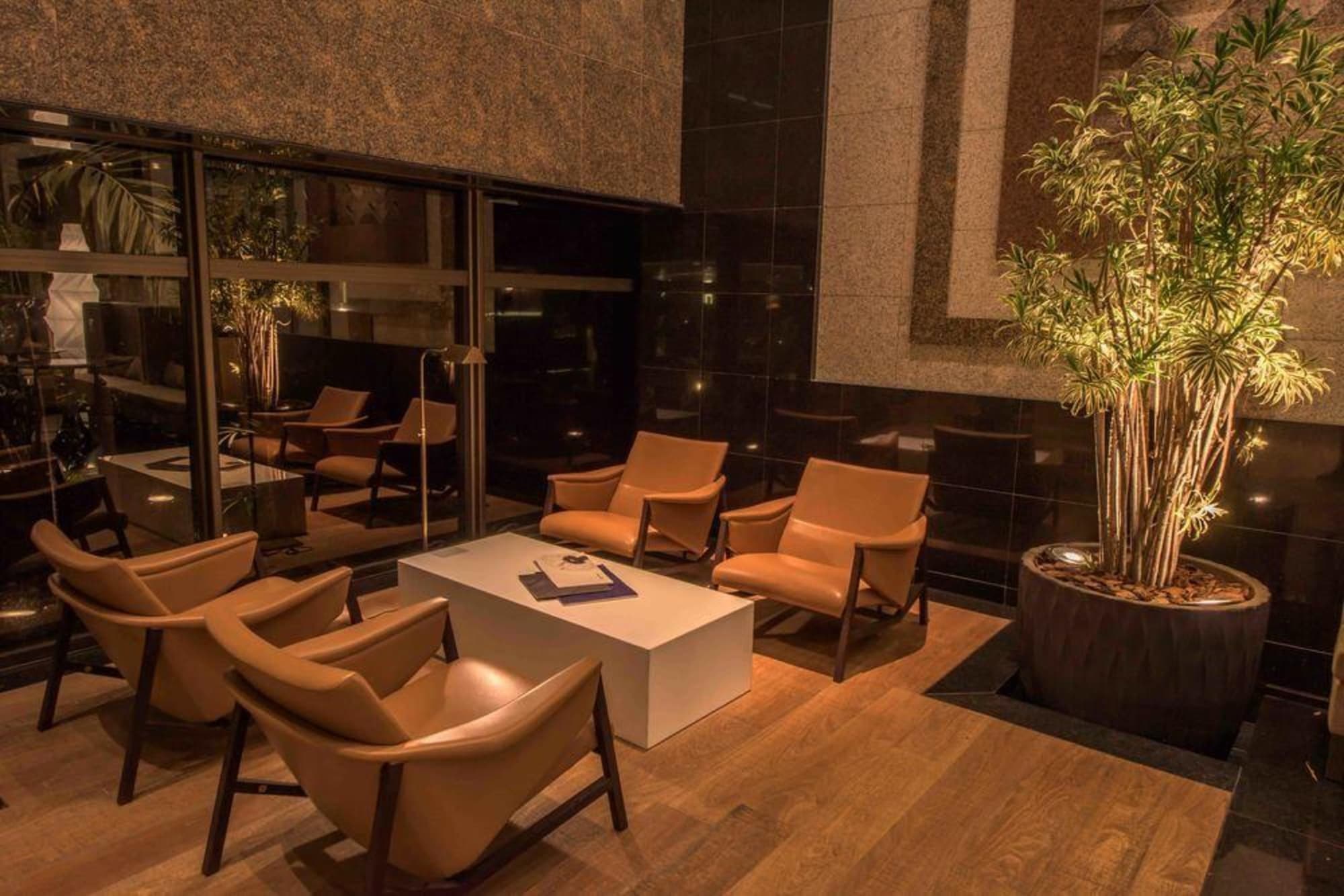 Gran Marquise, Lobby