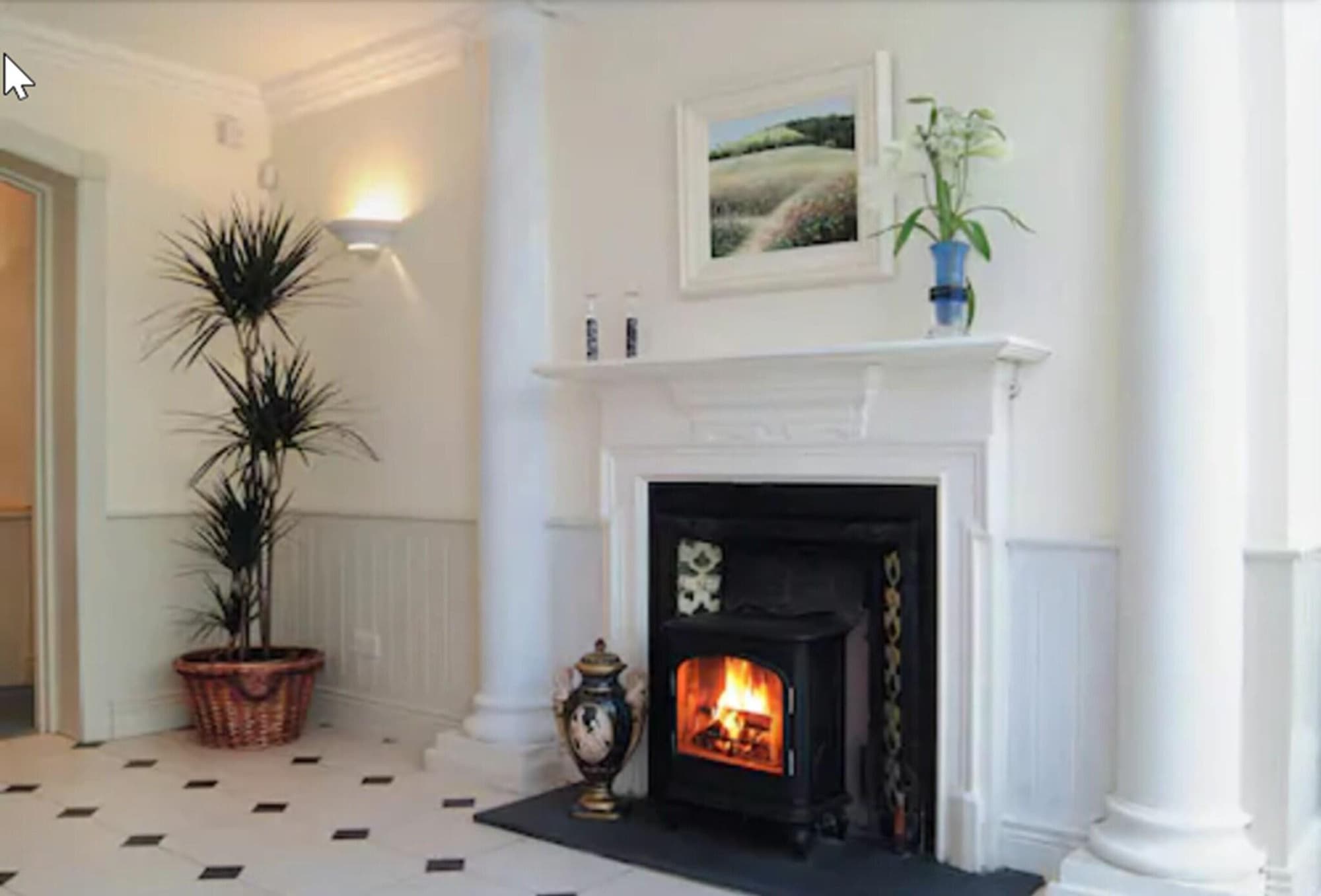 Aberdeen Lodge, Lobby