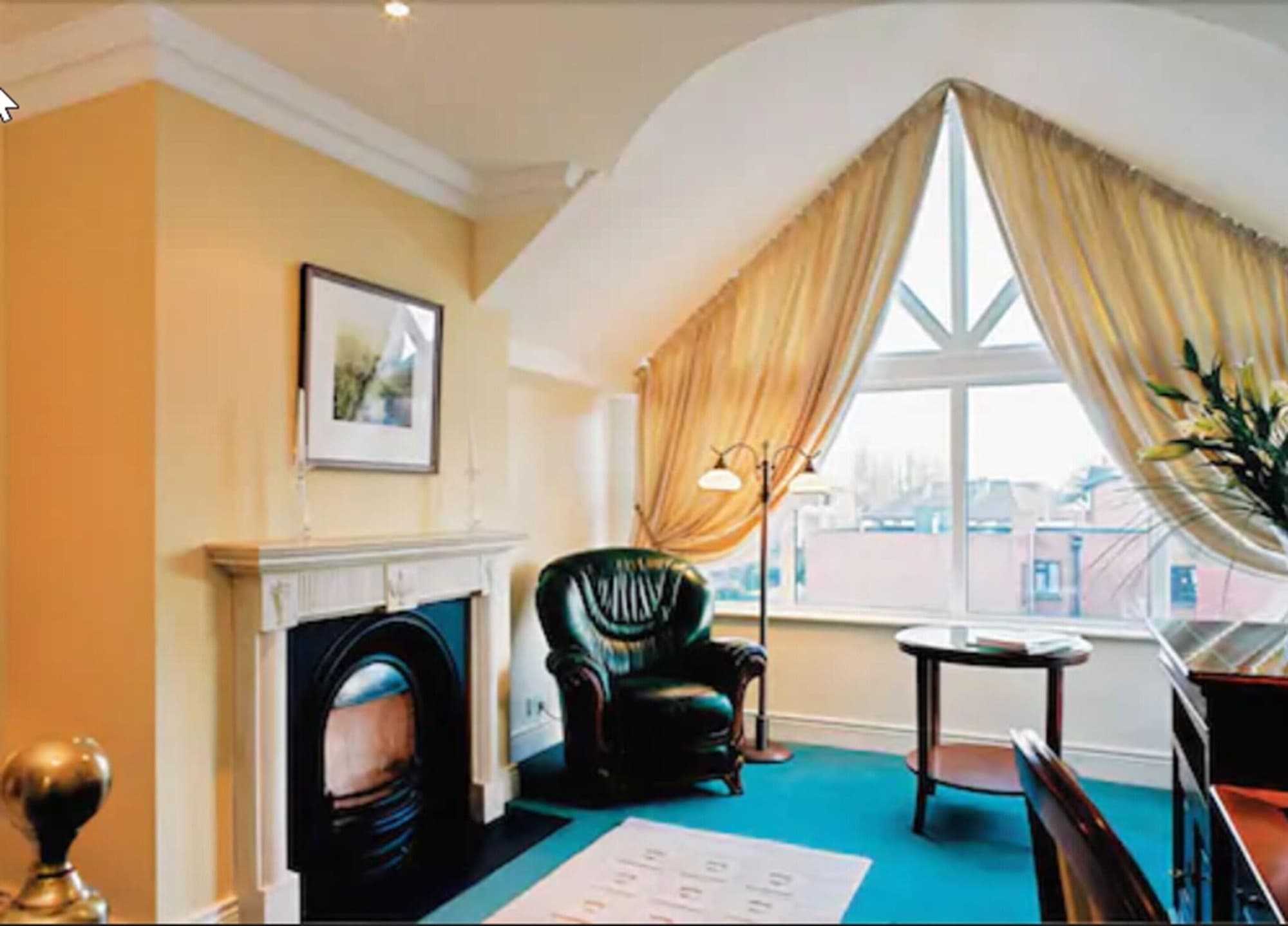 Aberdeen Lodge, Lobby