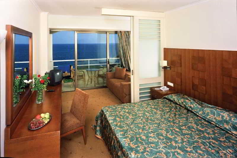 Lutania Beach, Room
