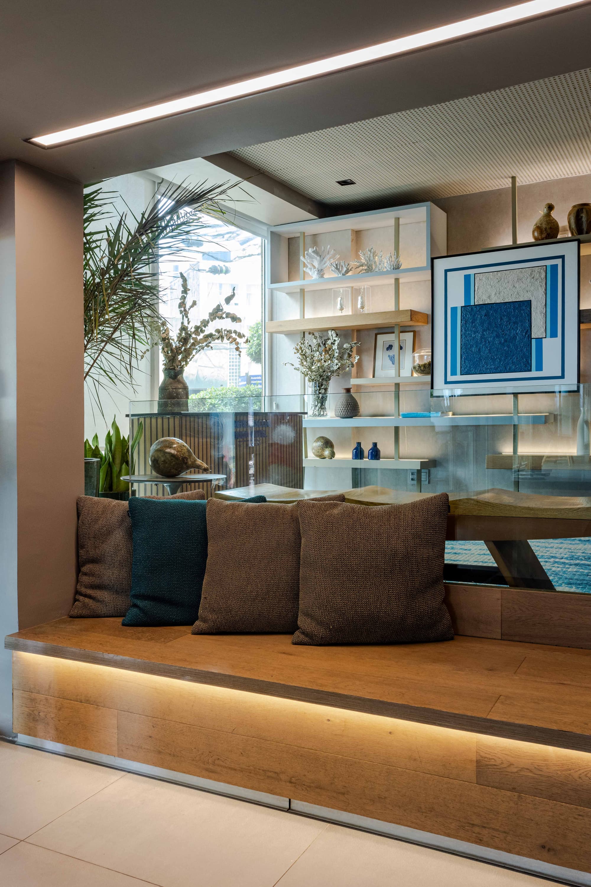 Monte Pascoal, Lobby