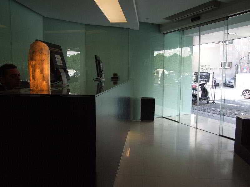 Los Jeronimos, Lobby