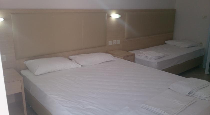 Naxos Sun Studios, Room