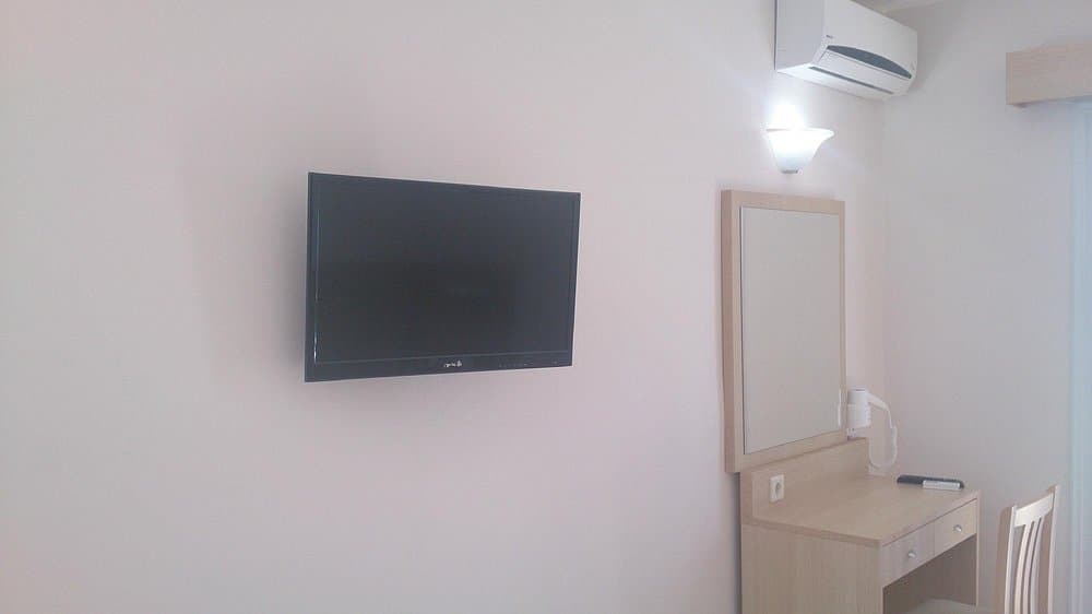 Naxos Sun Studios, Room