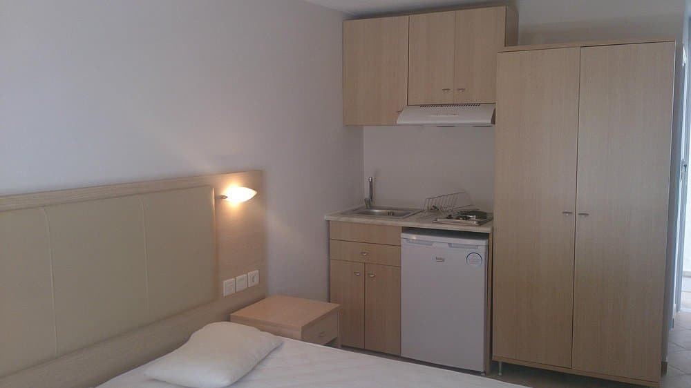 Naxos Sun Studios, Room