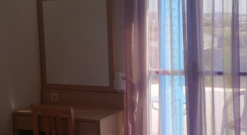 Naxos Sun Studios, Room