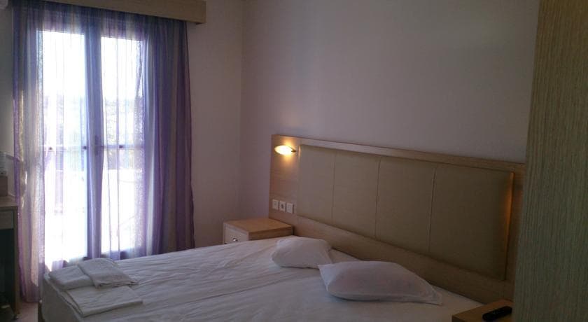 Naxos Sun Studios, Room