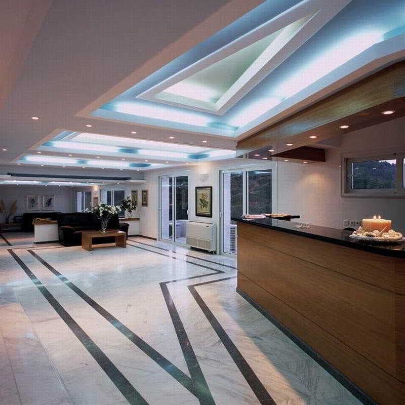 Kanapitsa Cape, Lobby