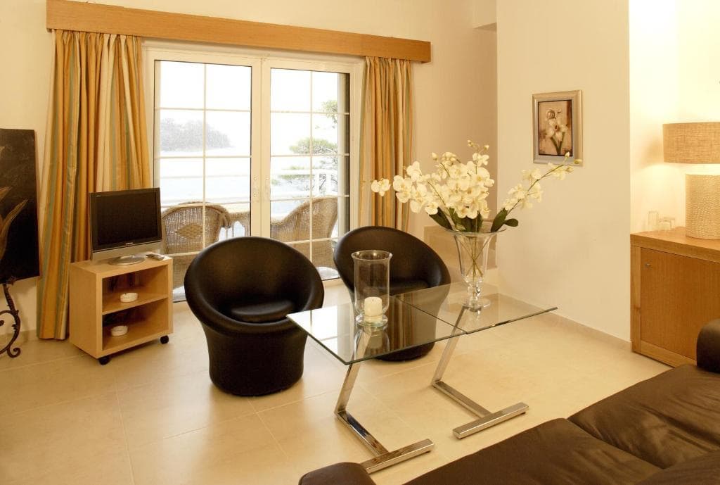 Kanapitsa Cape, Room