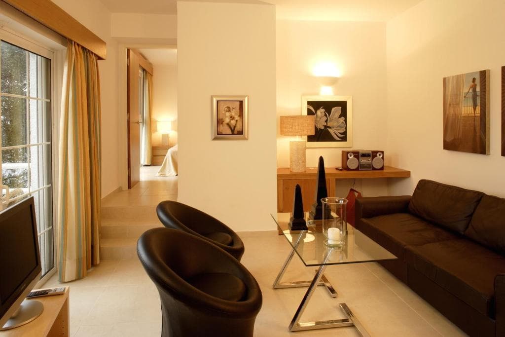 Kanapitsa Cape, Room