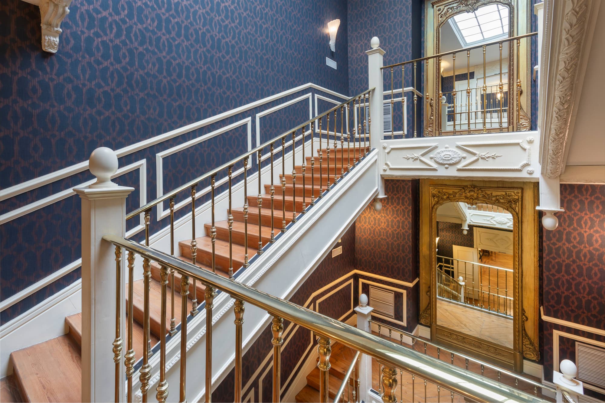 Catalonia las Cortes, Lobby