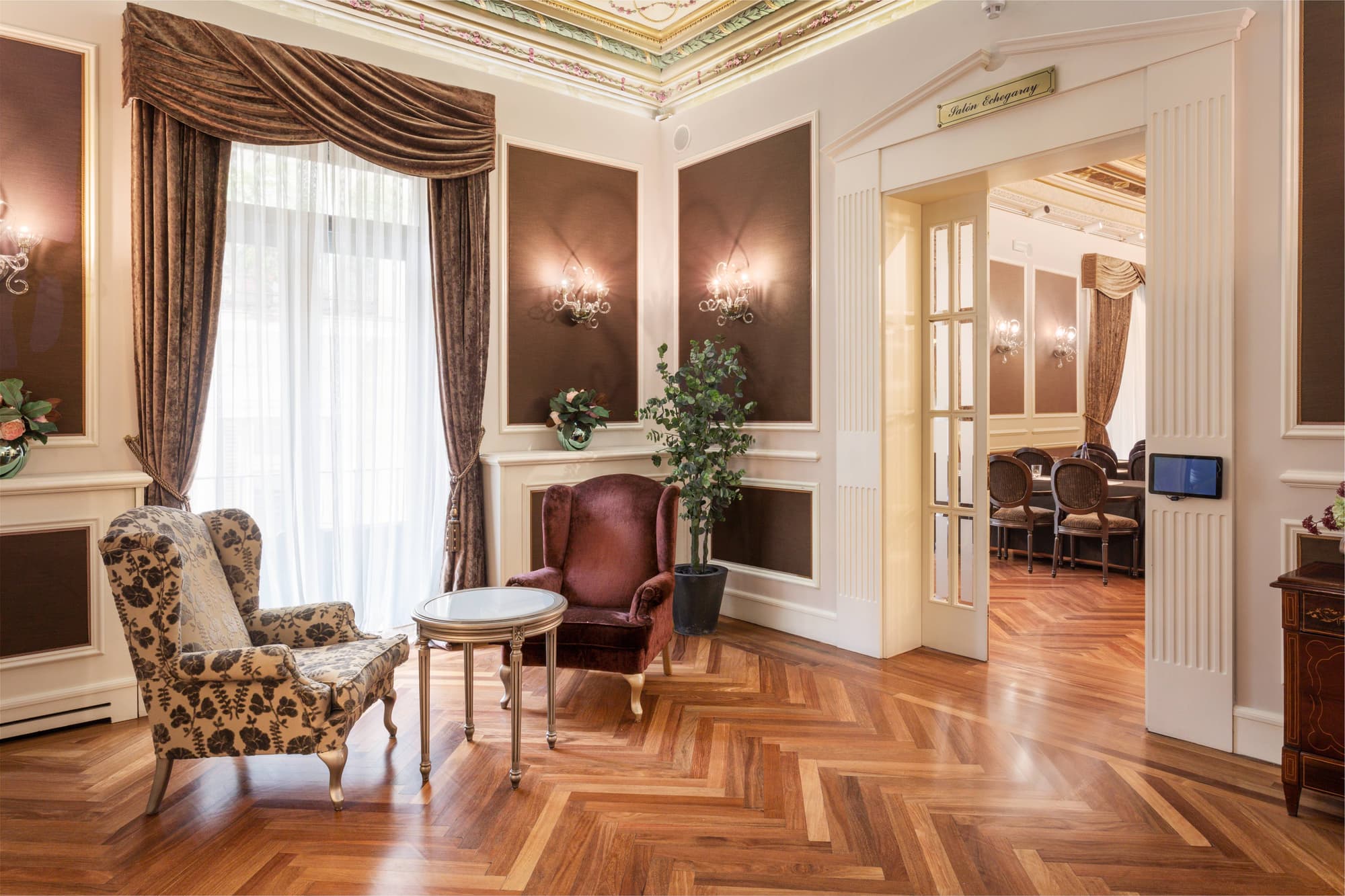 Catalonia las Cortes, Lobby