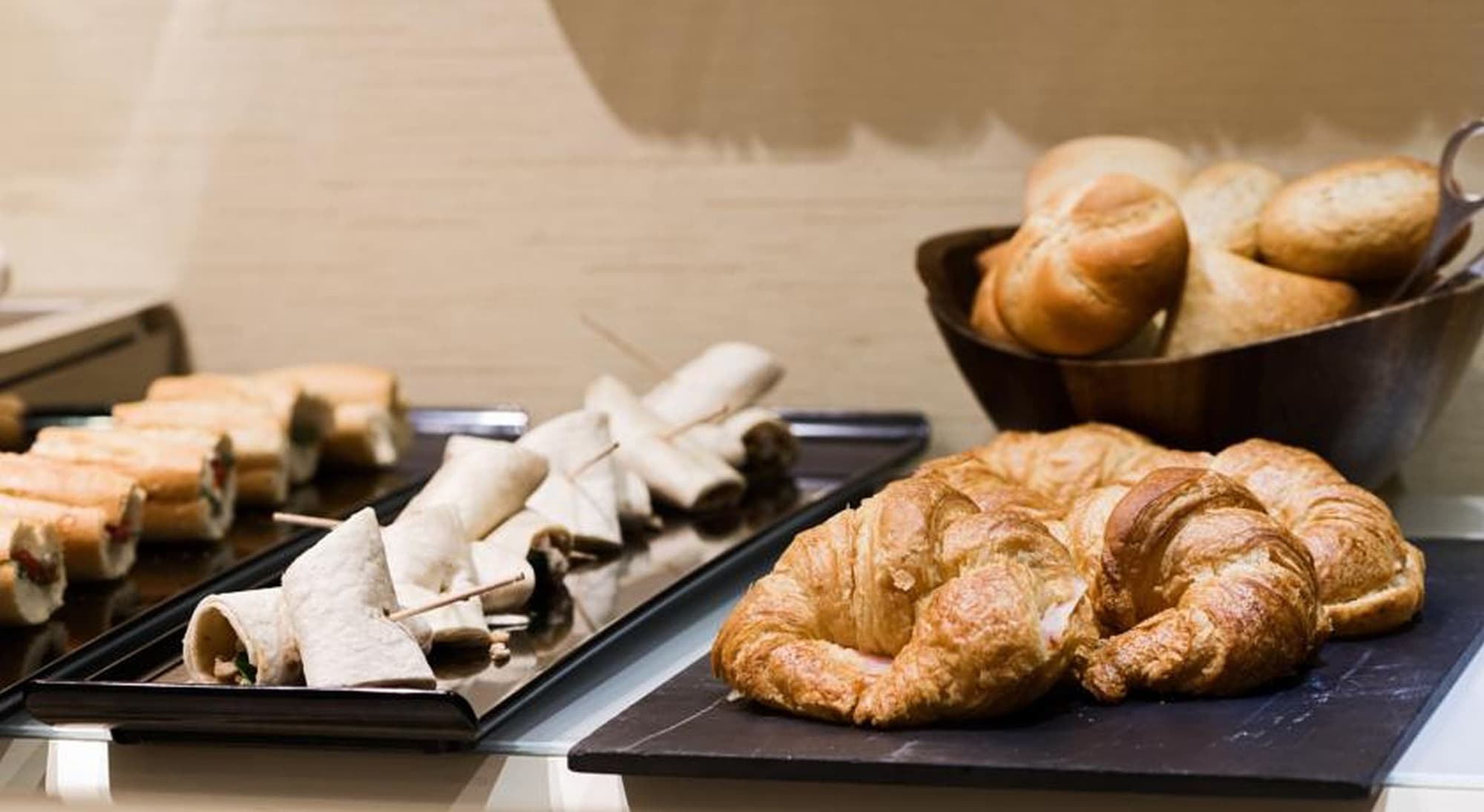 Catalonia las Cortes, Restaurant