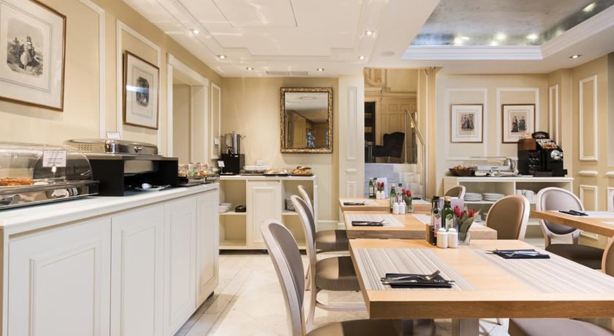 Catalonia las Cortes, Restaurant