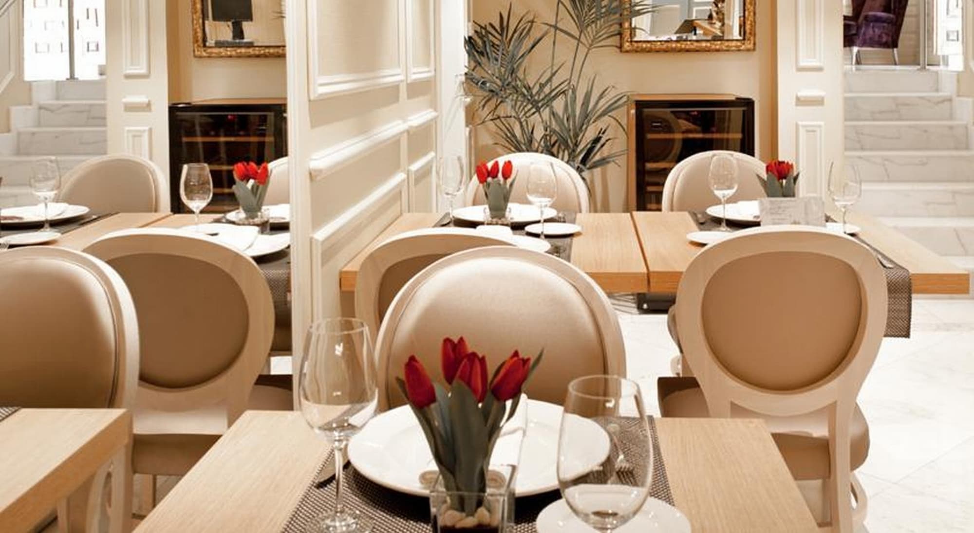 Catalonia las Cortes, Restaurant