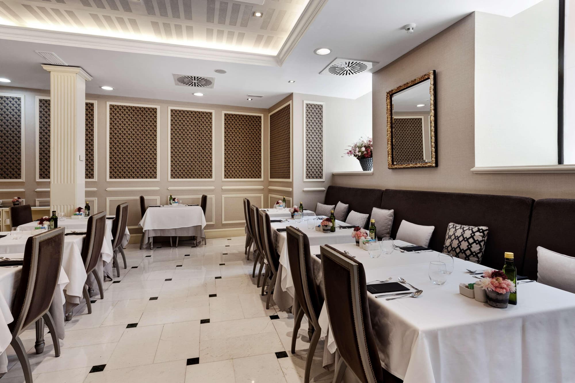 Catalonia las Cortes, Restaurant