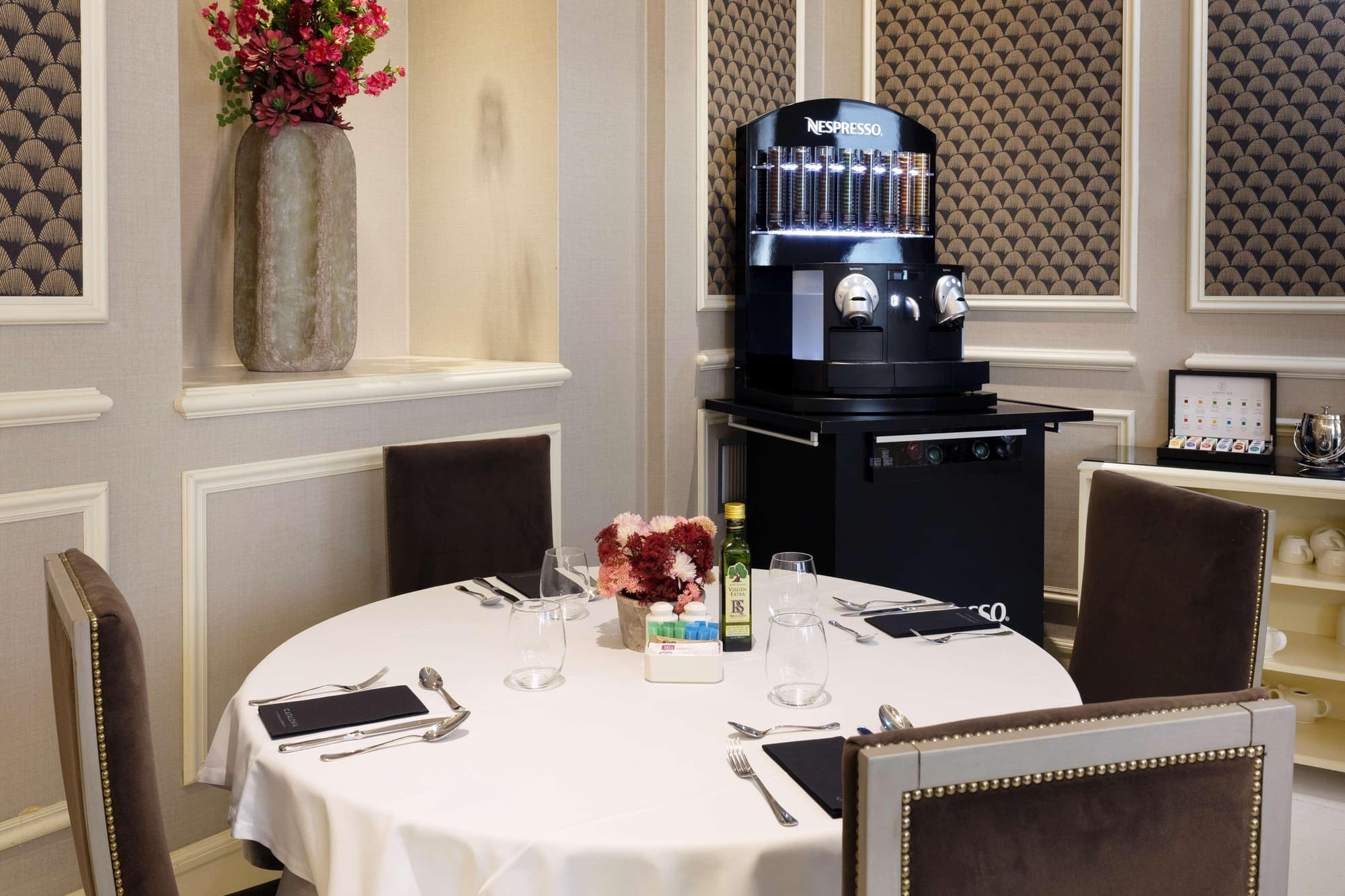 Catalonia las Cortes, Restaurant