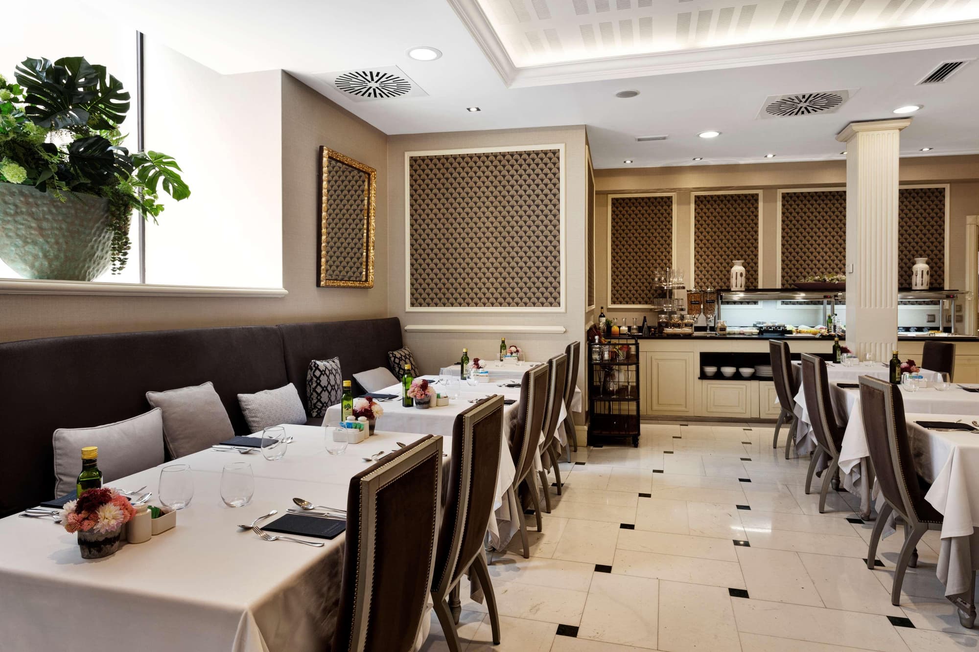 Catalonia las Cortes, Restaurant