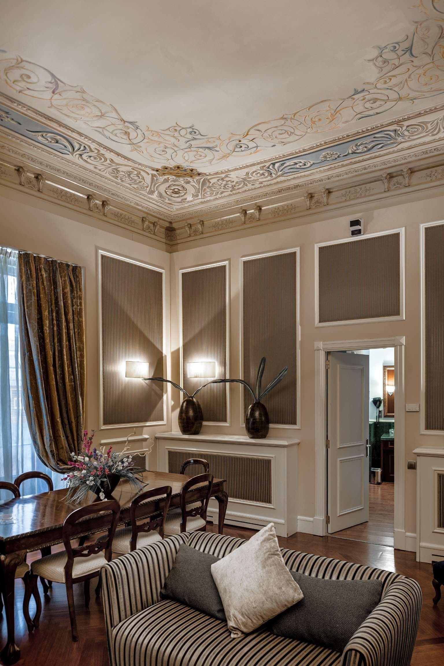 Catalonia las Cortes, Room