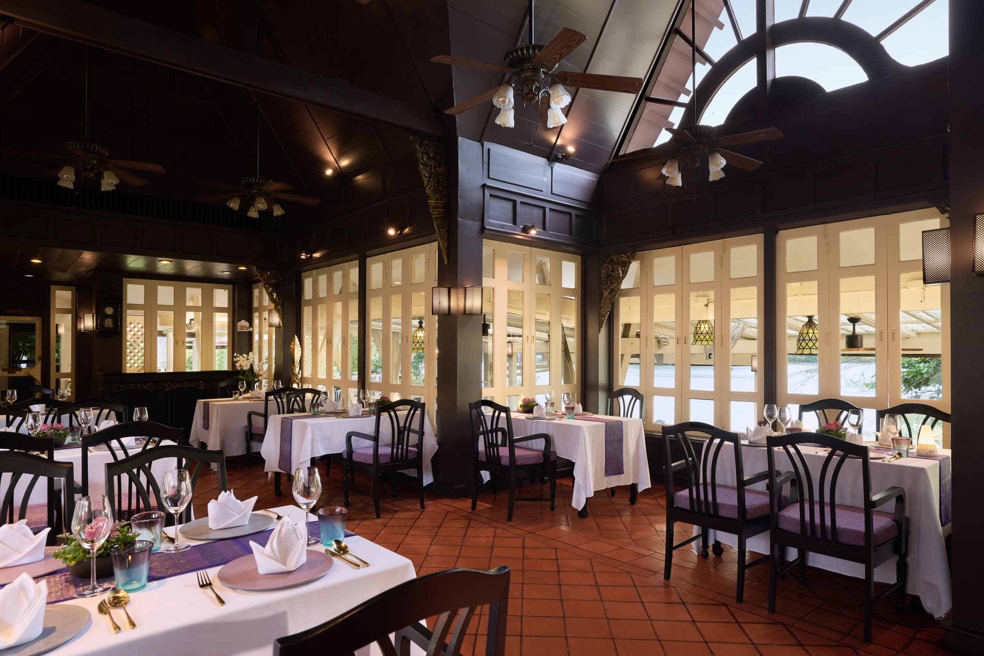 Dusit Thani Laguna Phuket, Restaurant