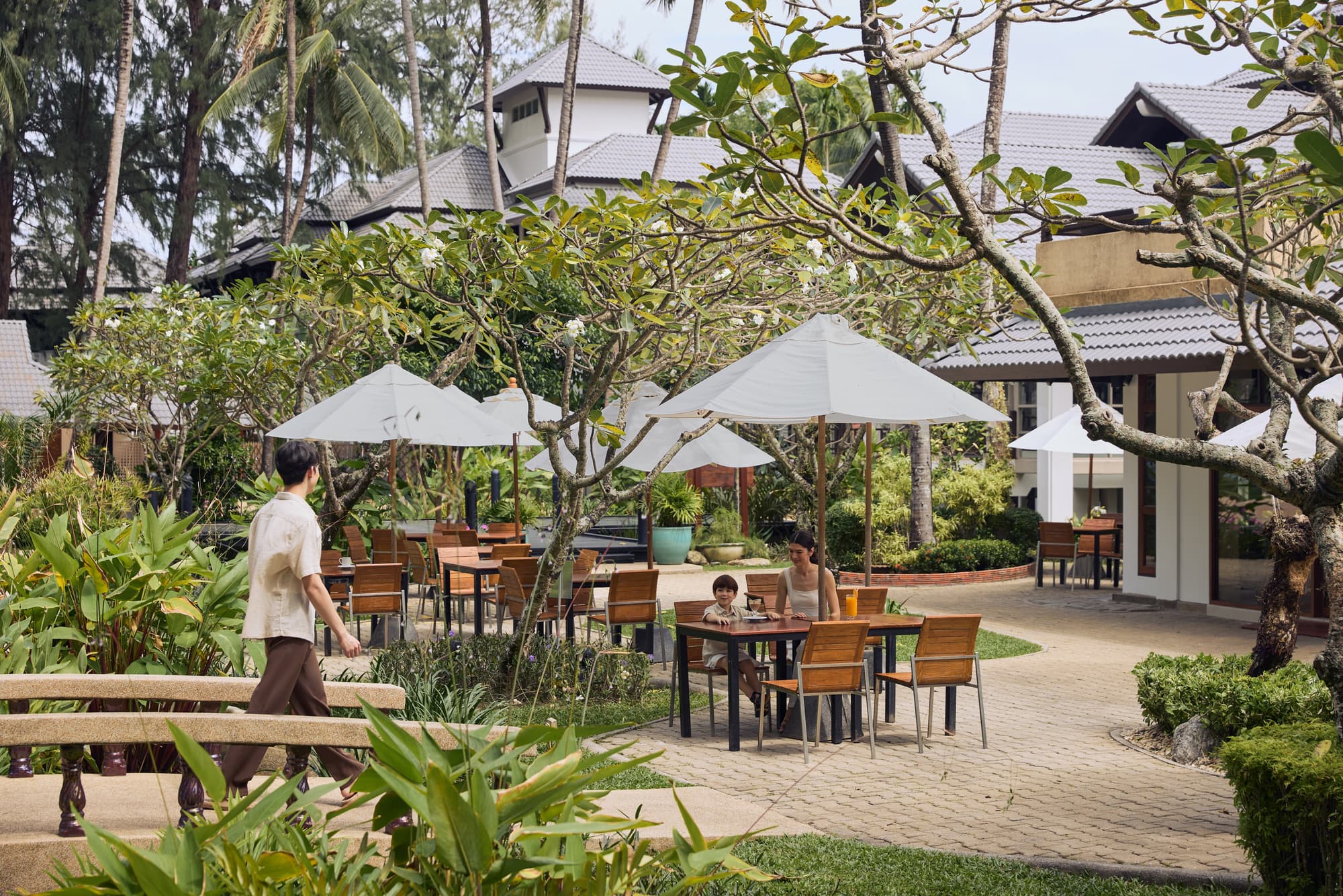 Dusit Thani Laguna Phuket, Restaurant