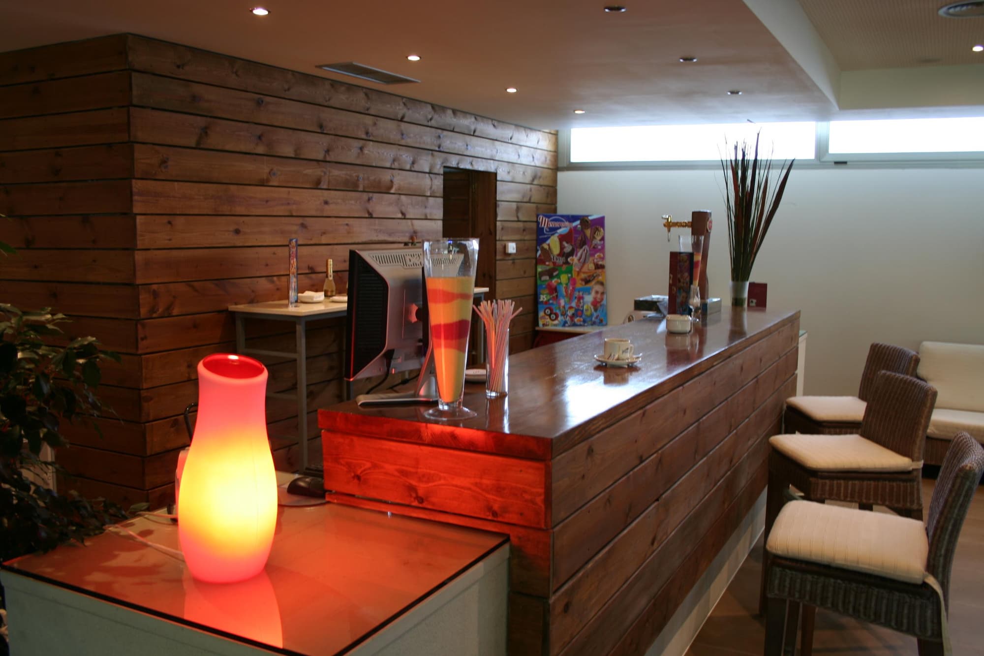 On Family Islantilla, Bar