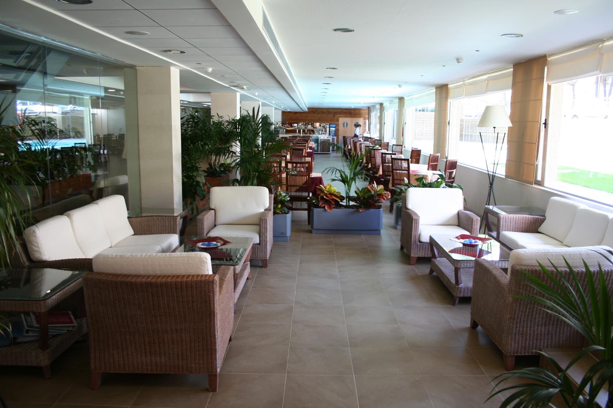On Family Islantilla, Lobby
