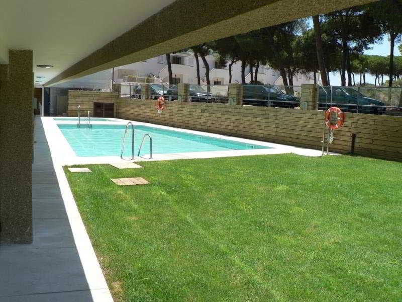 On Family Islantilla, Pool