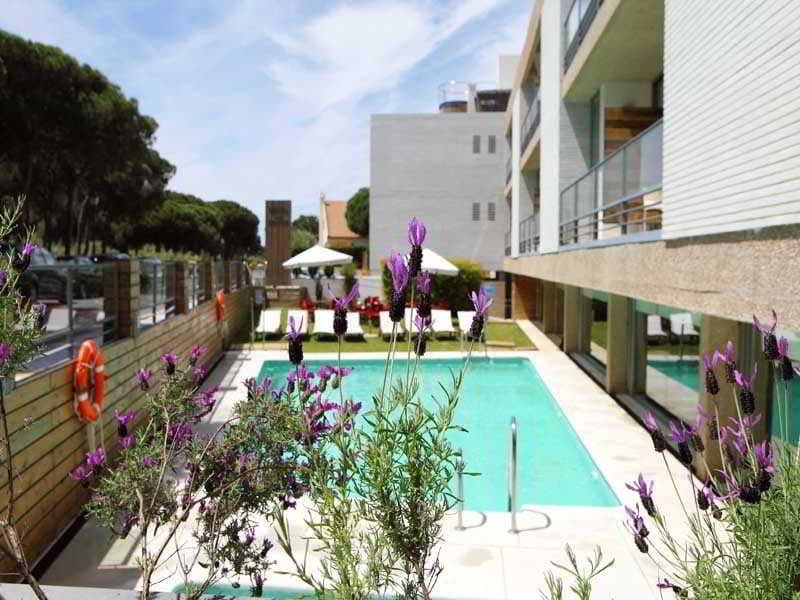 On Family Islantilla, Pool