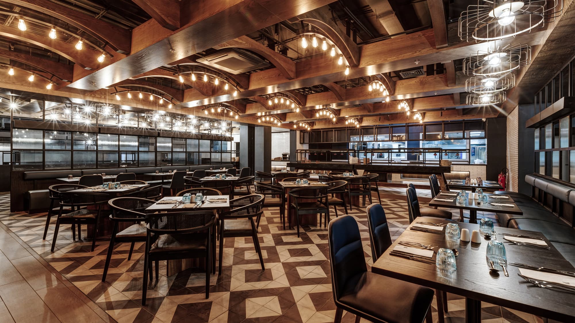 AX ODYCY, Restaurant