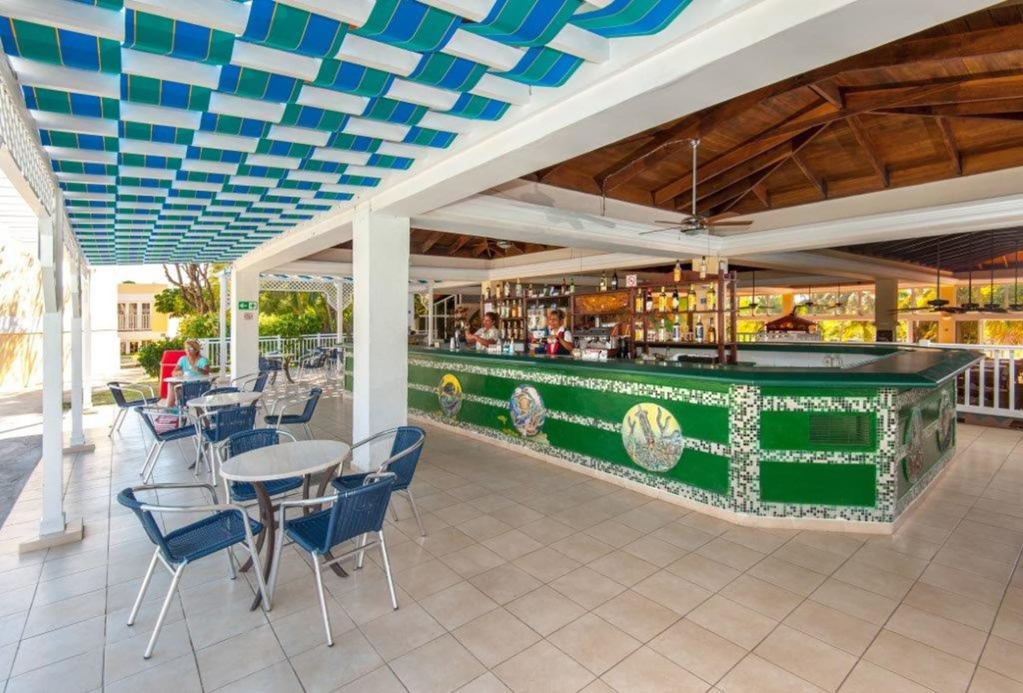 Hotel Los Cactus, Bar