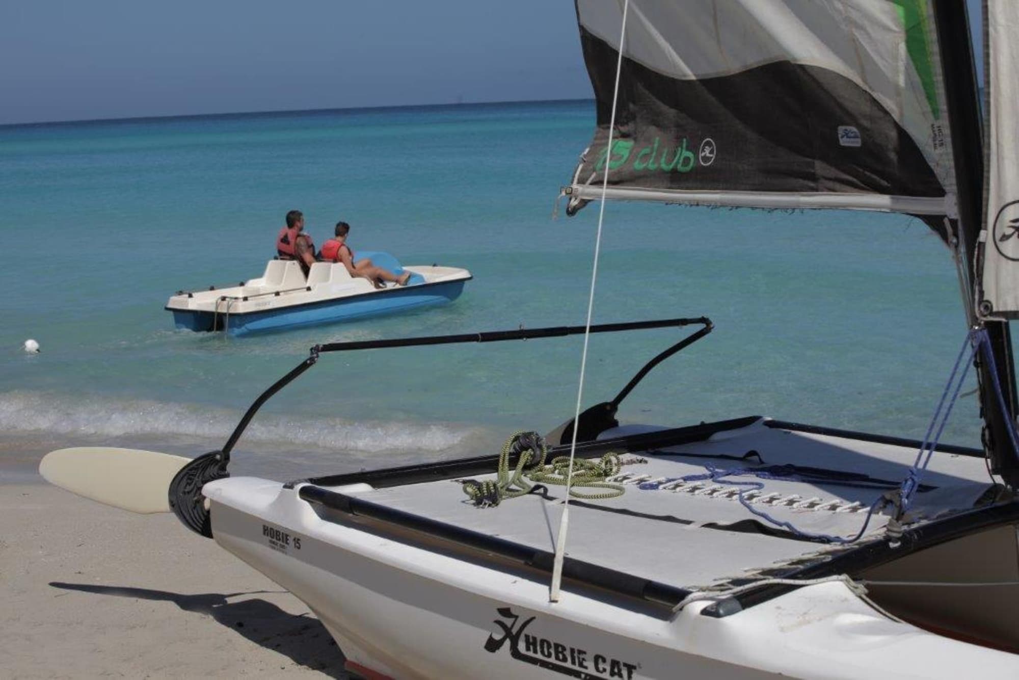 Hotel Los Cactus, Sports and Entertainment