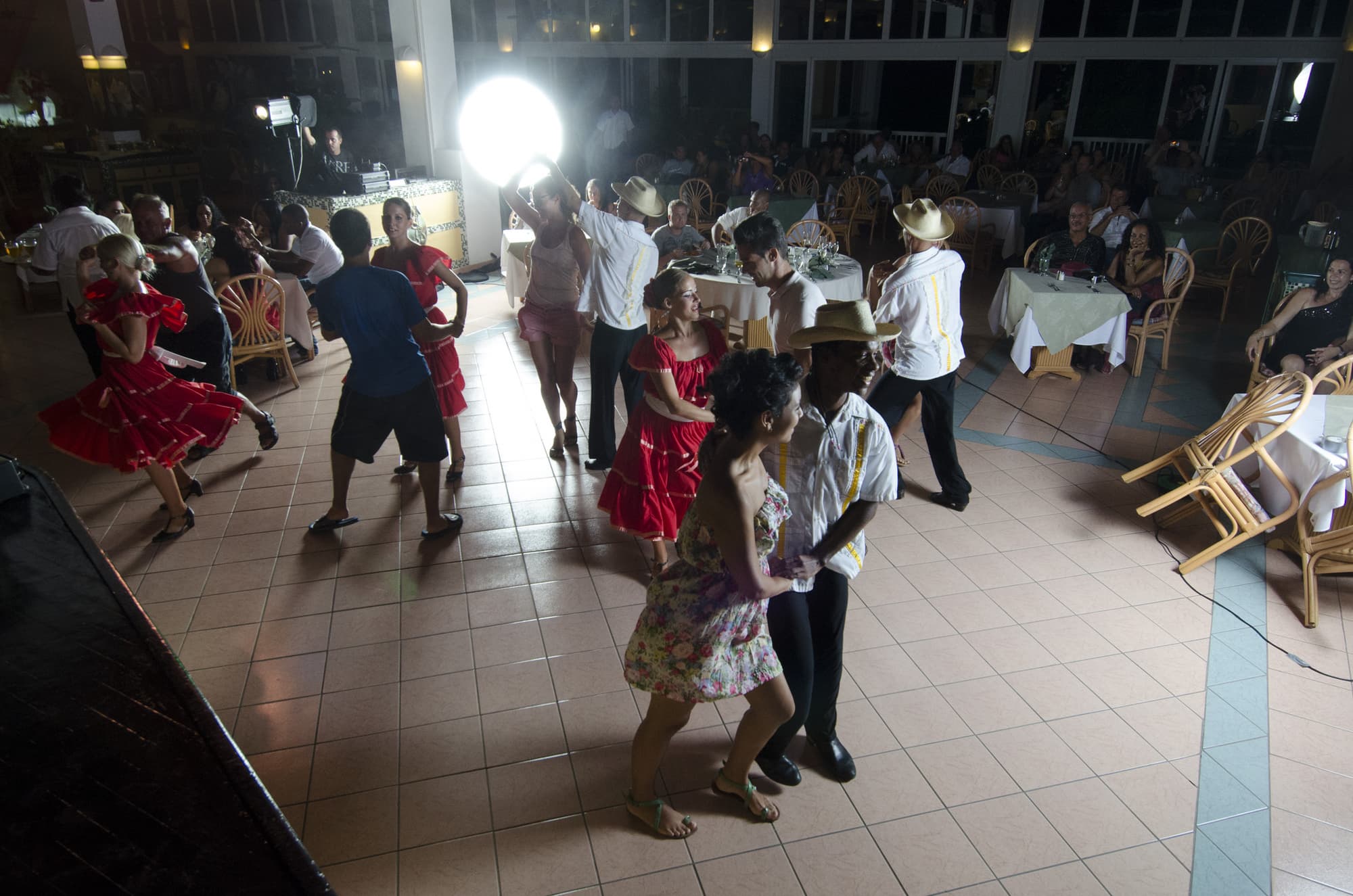 Hotel Los Cactus, Sports and Entertainment