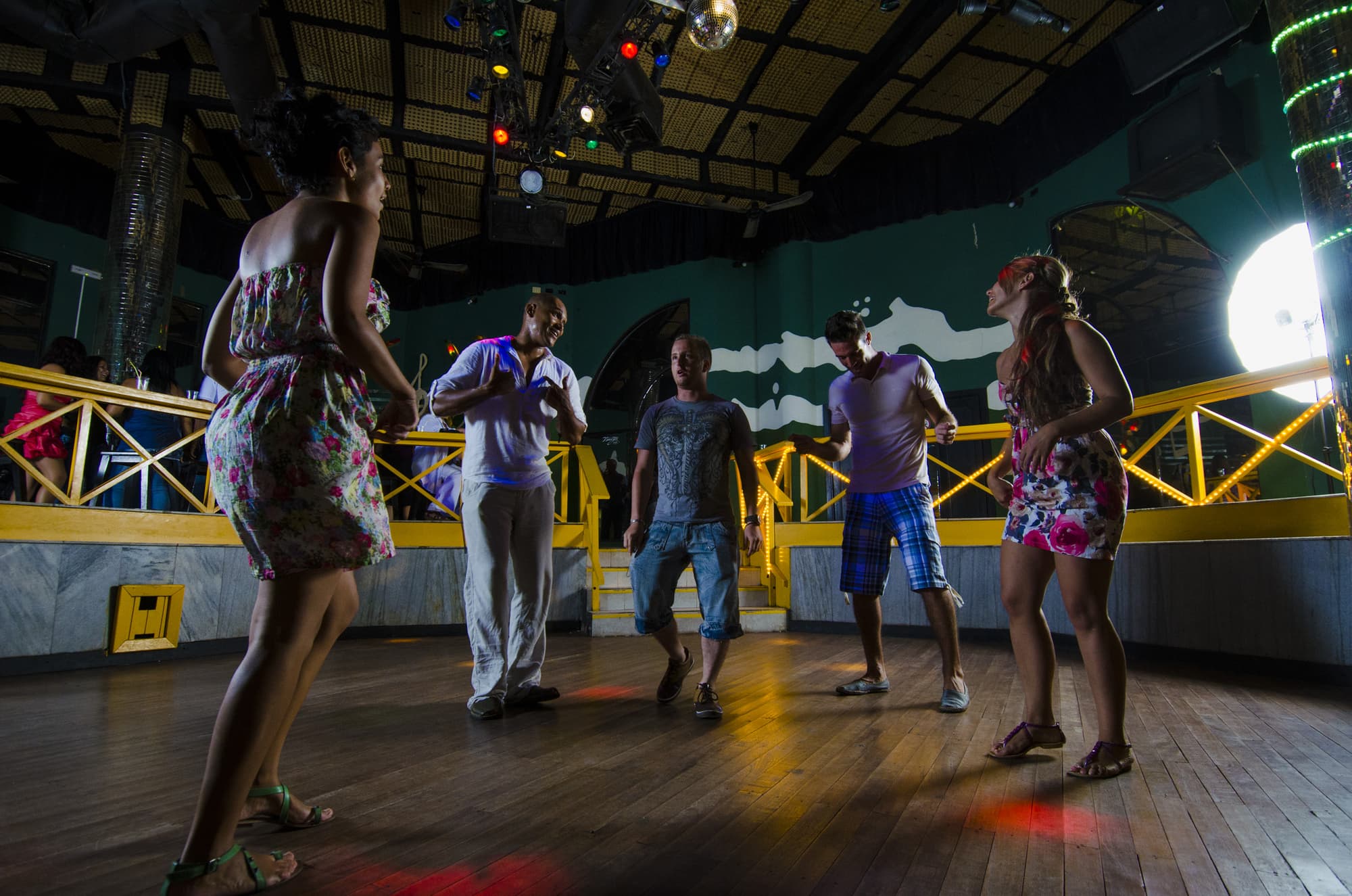 Hotel Los Cactus, Sports and Entertainment