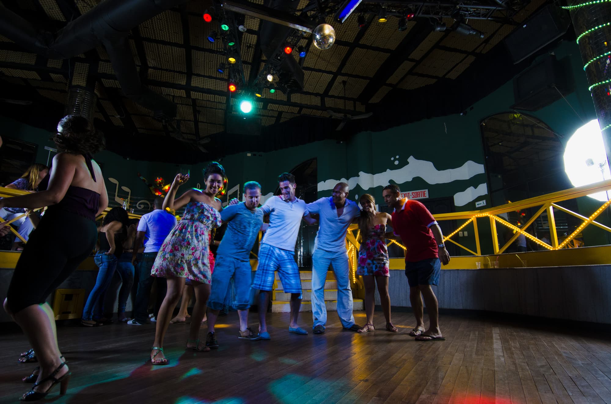 Hotel Los Cactus, Sports and Entertainment