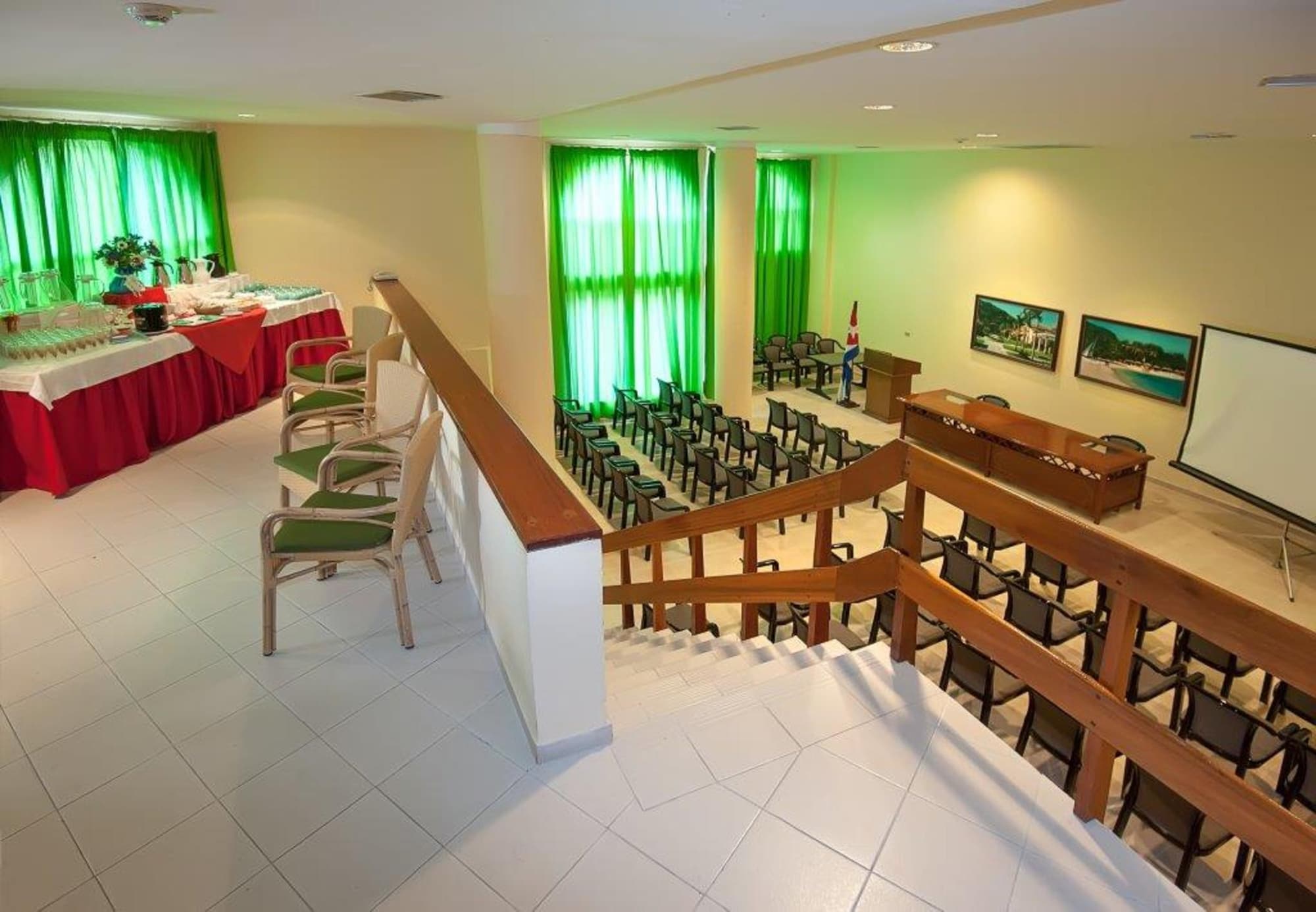 Hotel Los Cactus, Conferences