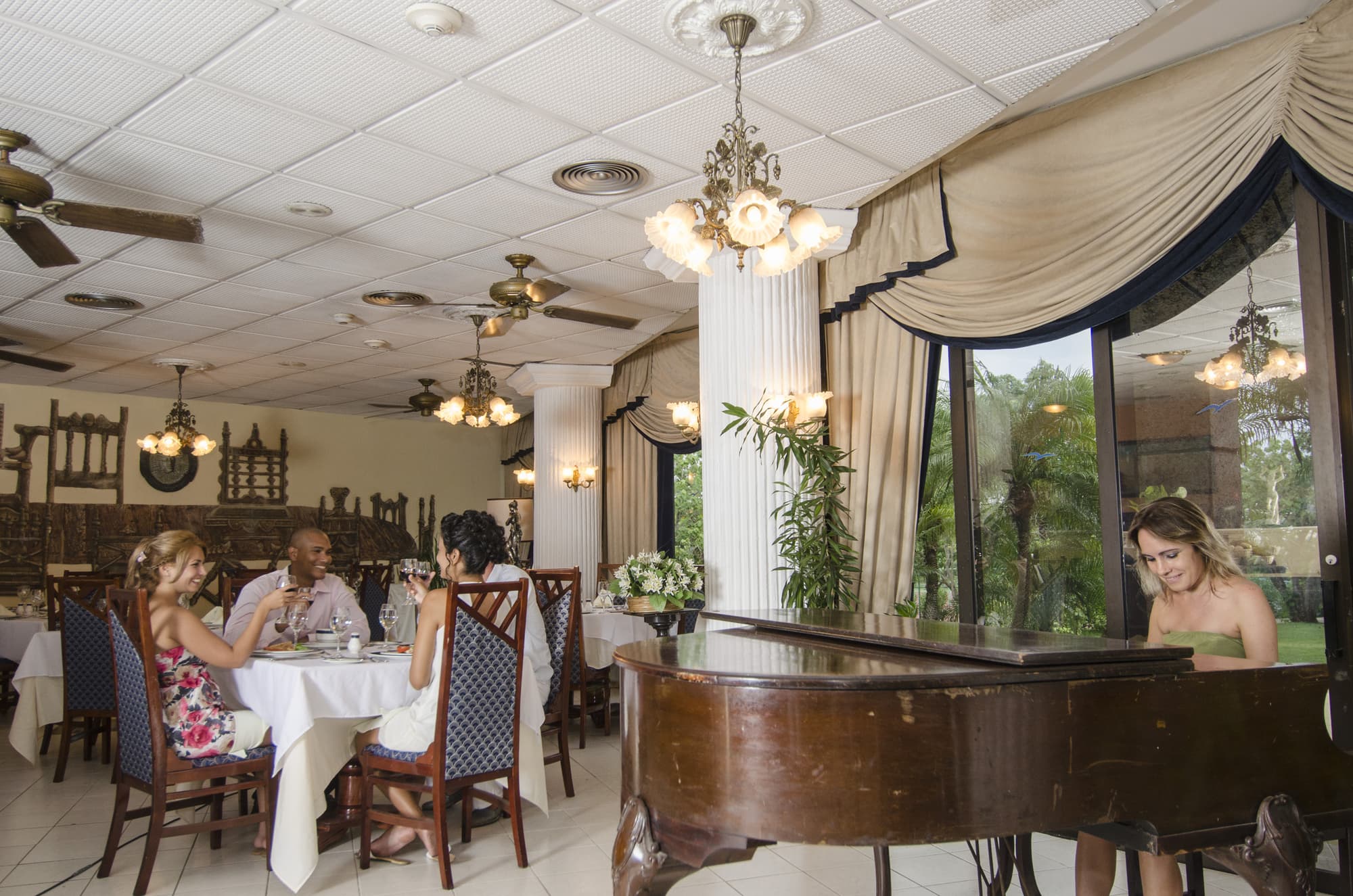 Hotel Los Cactus, Restaurant