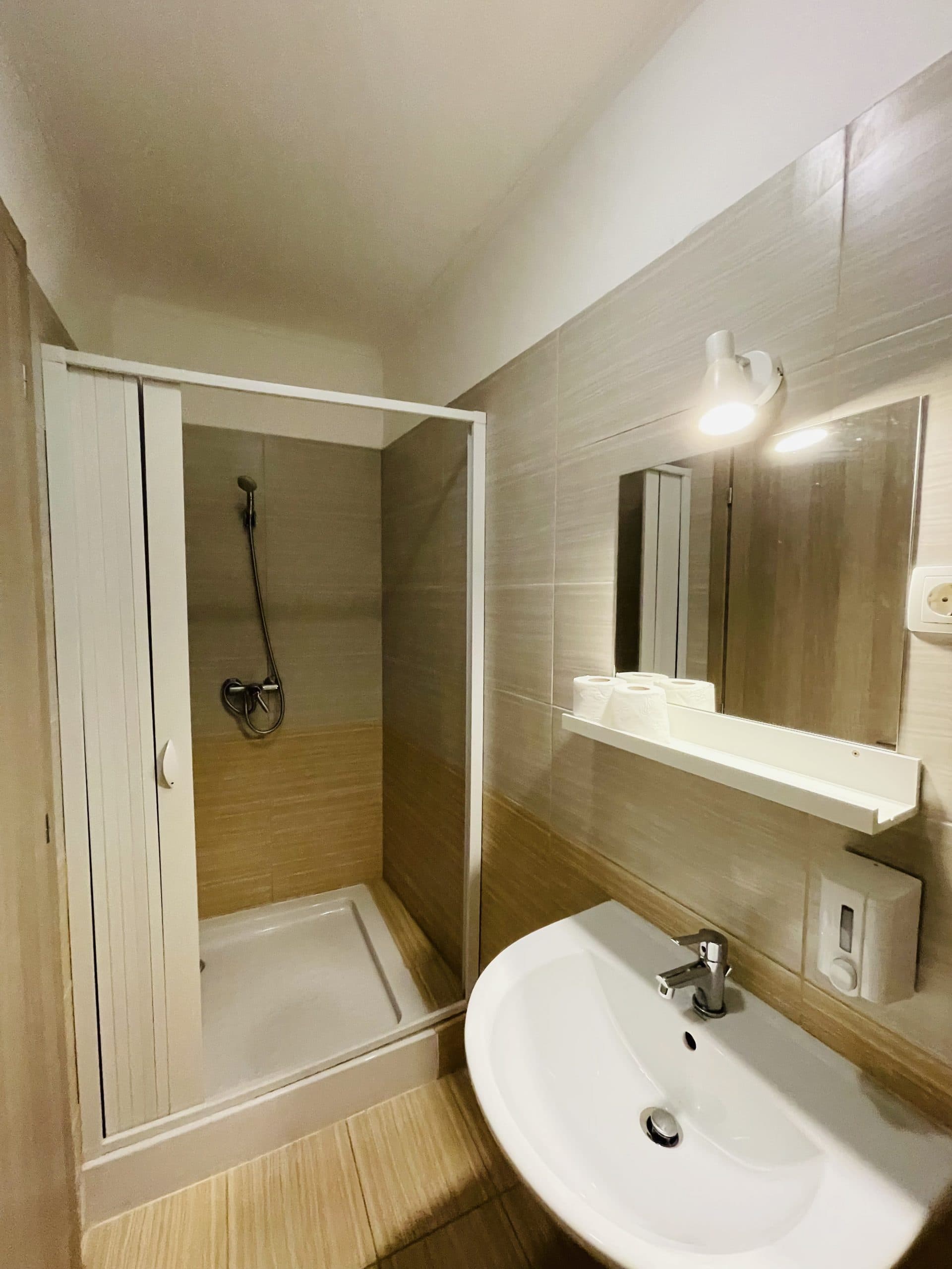 Easy Star Hotel, Room