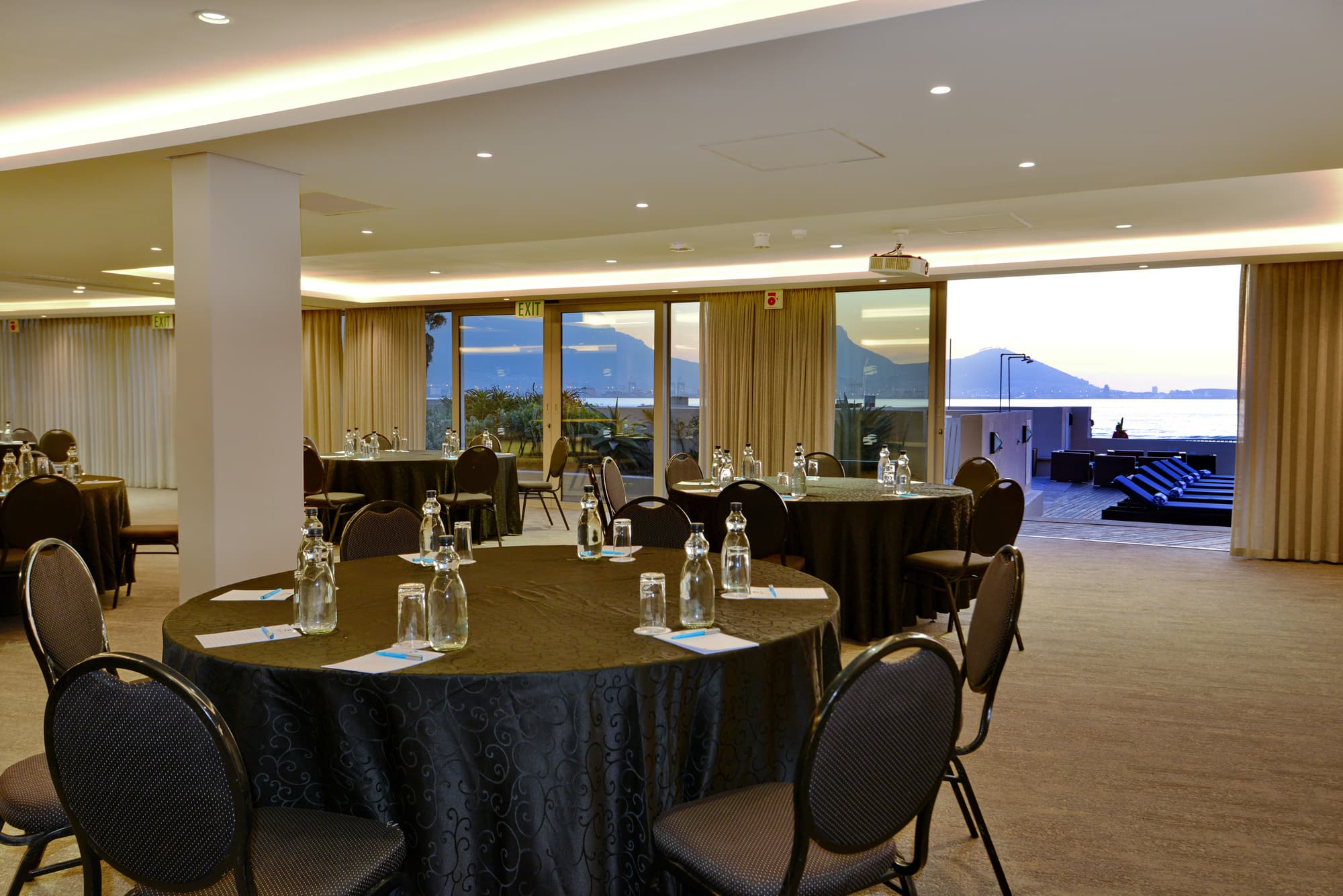 Lagoon Beach Hotel, Conferences