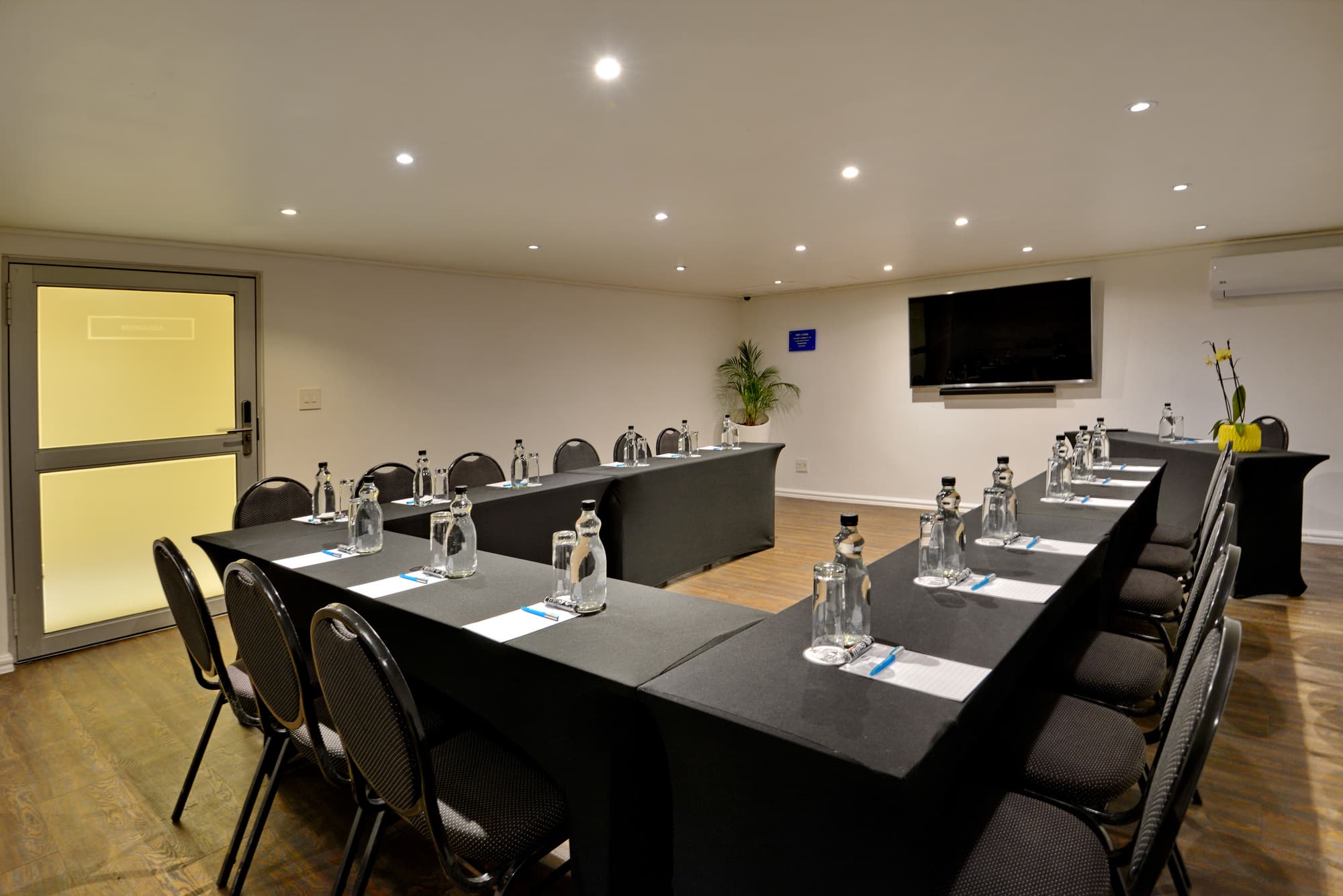 Lagoon Beach Hotel, Conferences