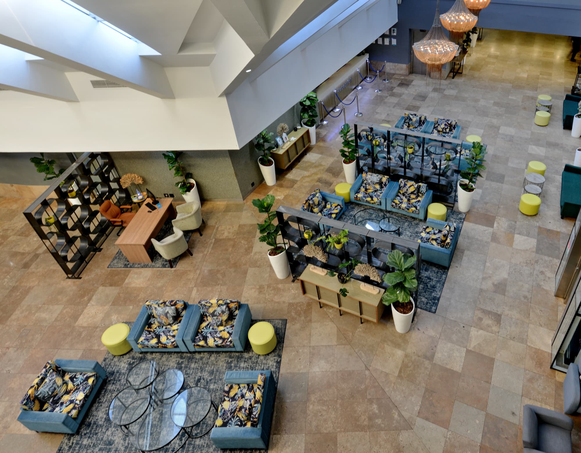 Lagoon Beach Hotel, Lobby
