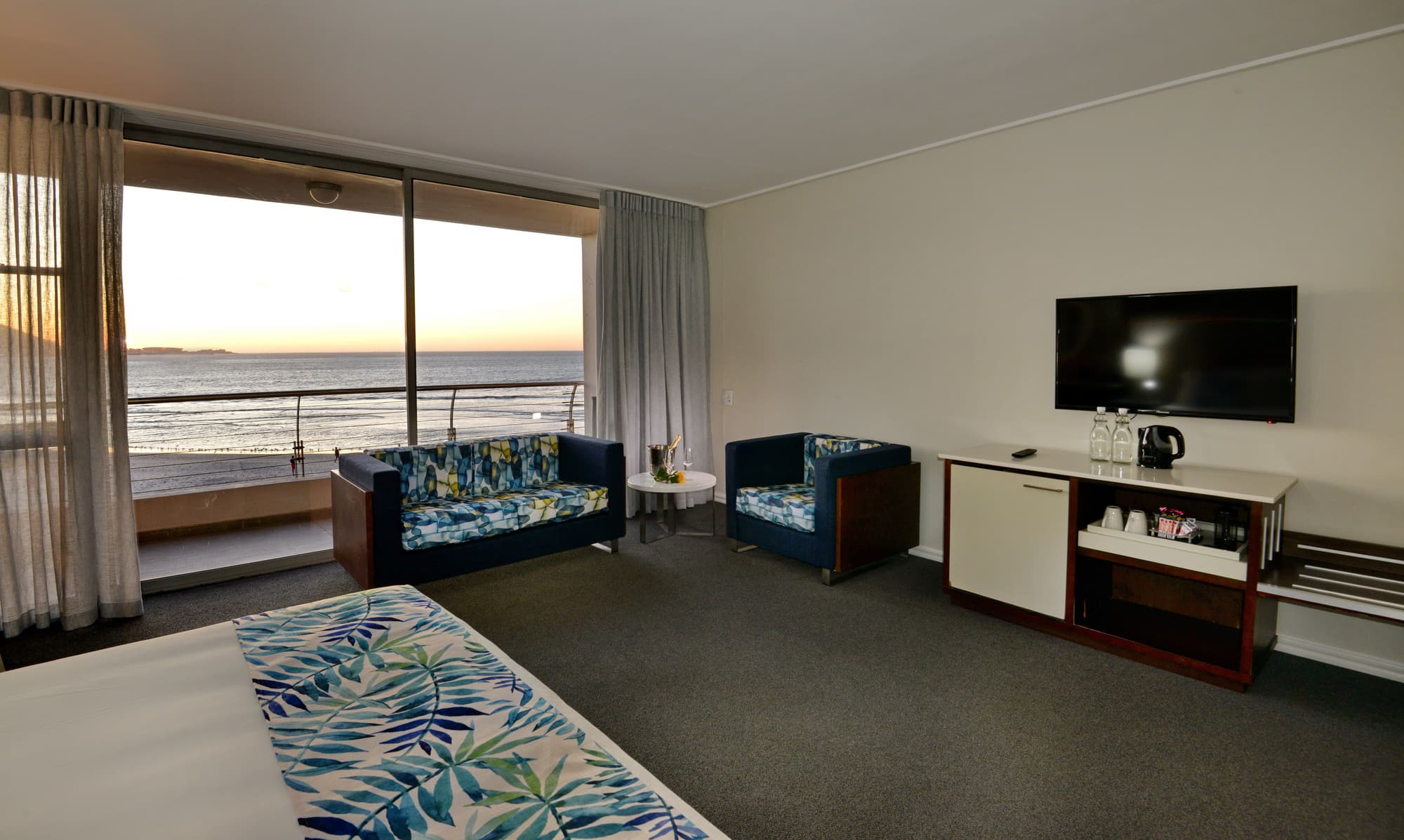 Lagoon Beach Hotel, Room