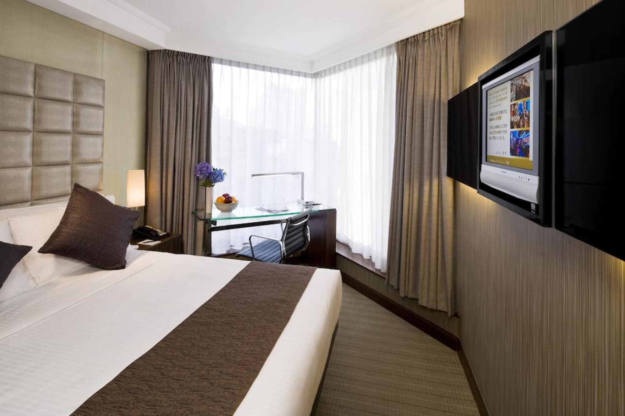 The Kowloon Hotel, Room