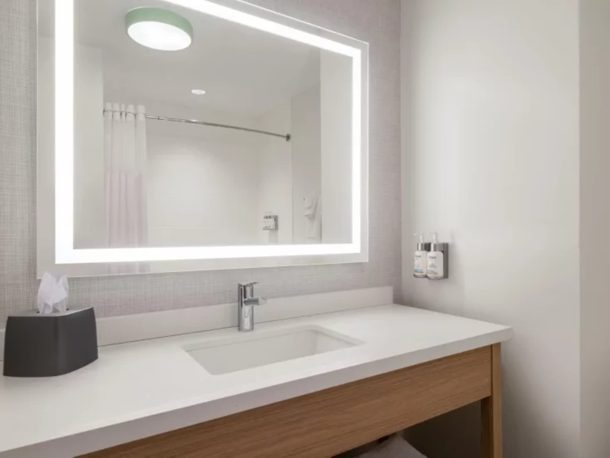 Garner Hotel Albuquerque Airport by IHG, Room