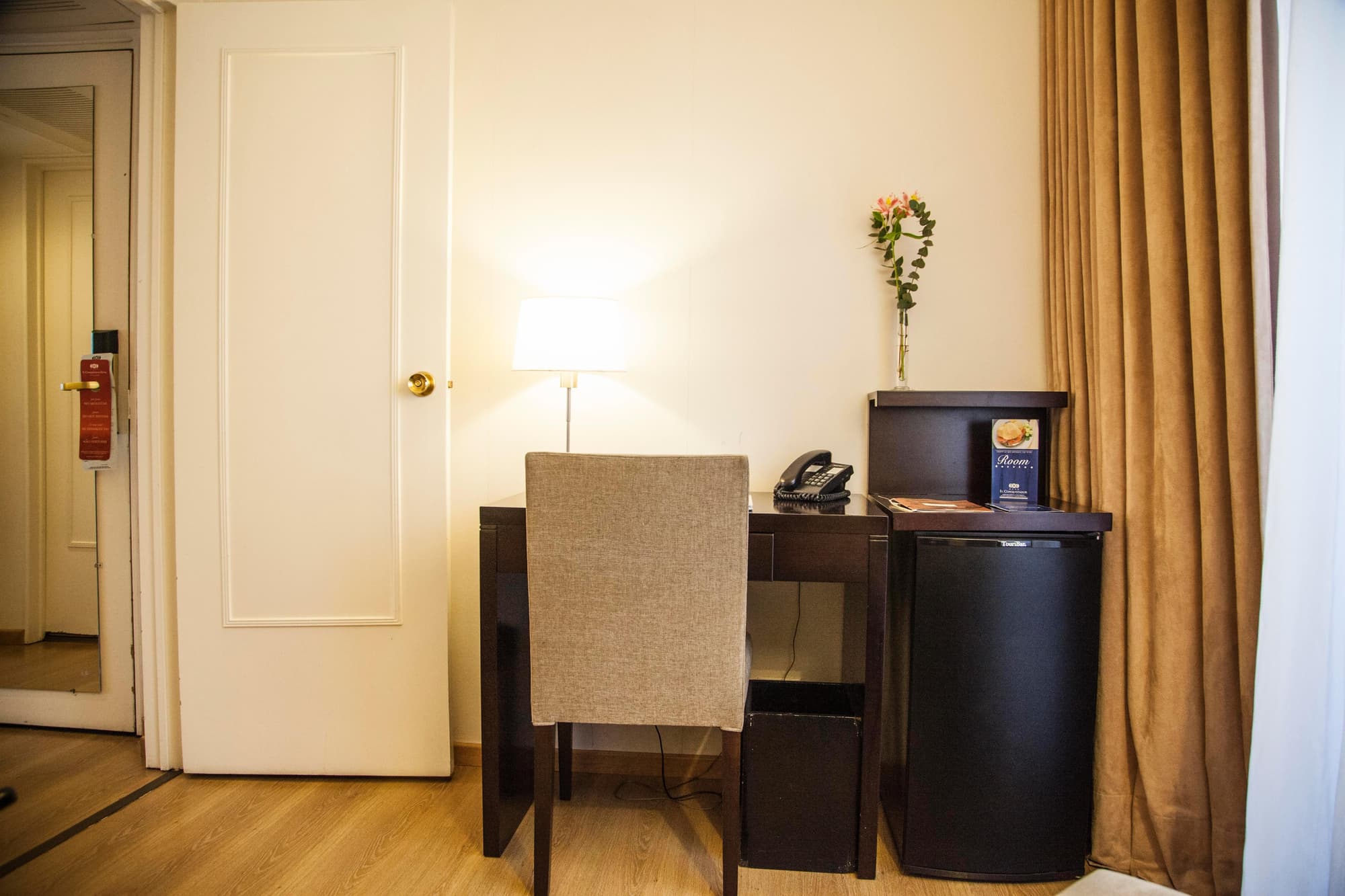 El Conquistador, Room