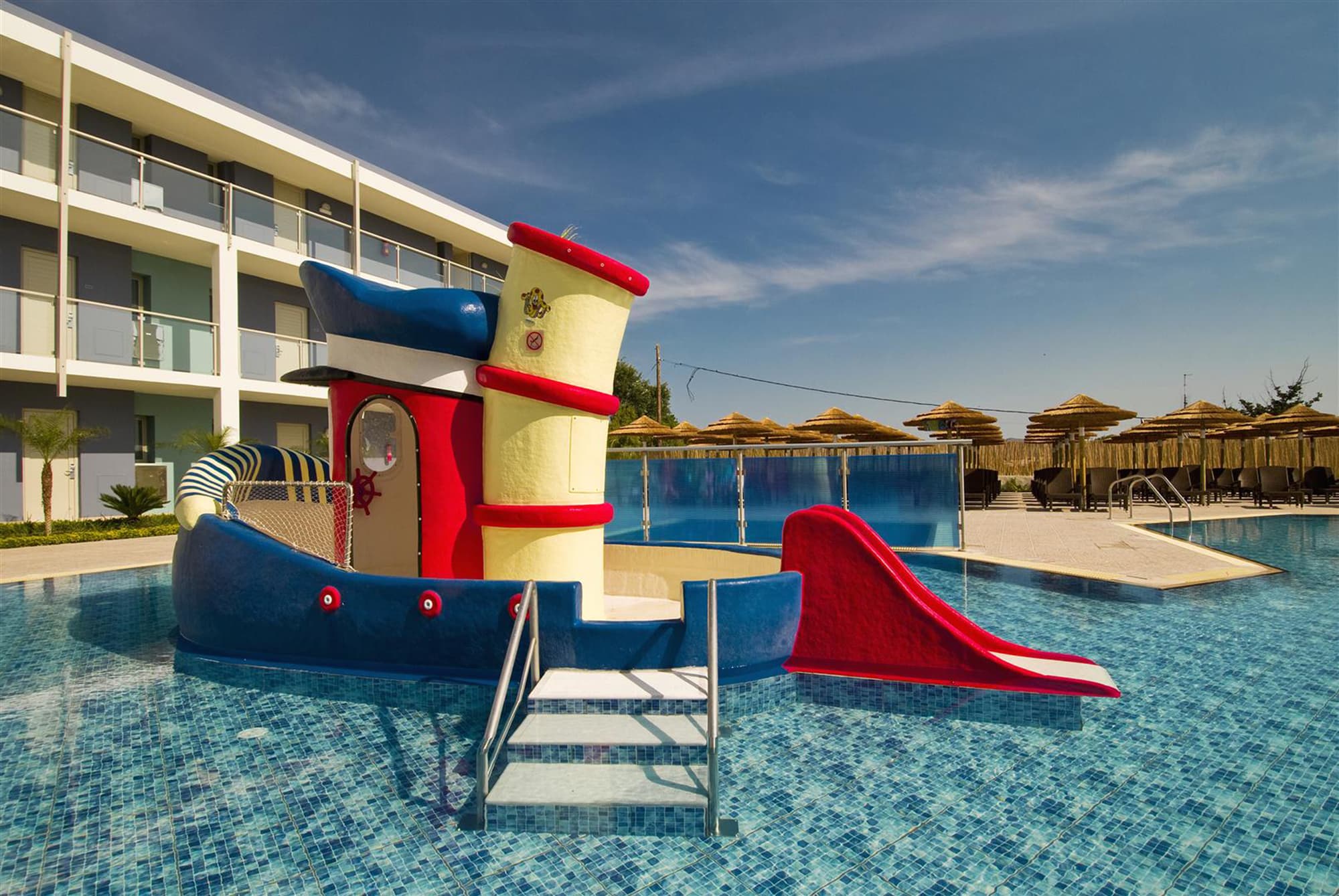 Blue Lagoon Resort, Pool