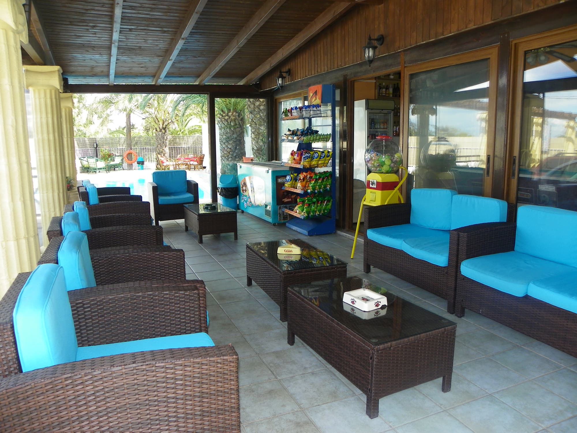 Mirabelle Hotel, Bar